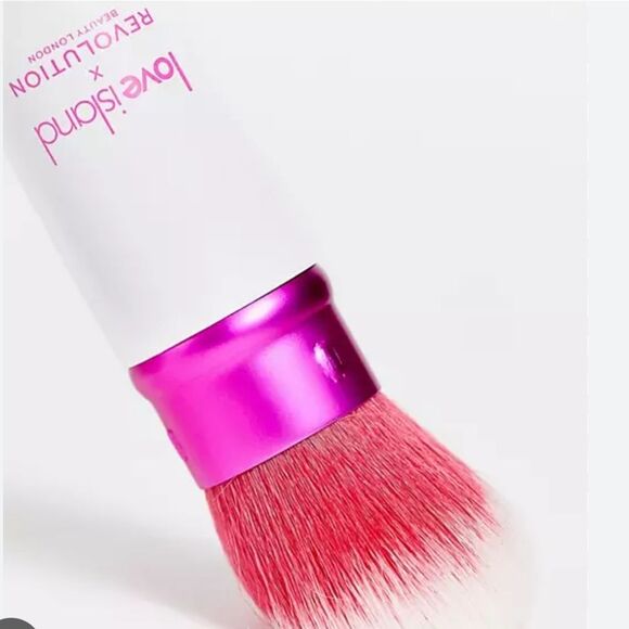 Revolution Beauty X Love Island Kabuki Brush - Picture 2 of 8